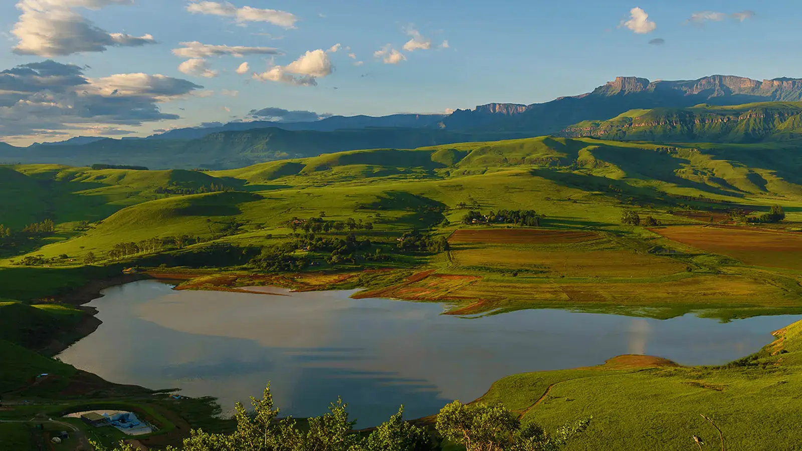 Cayley Mountain Resort 2